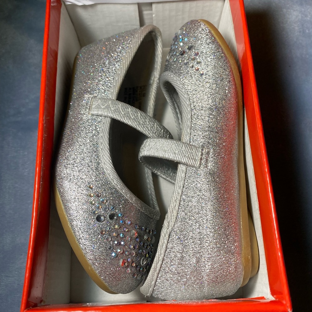 New in Box Hot Cakes shoes, perfect shoes for your little princess. - Picture 2 of 7